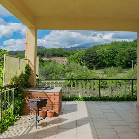 Le Vigne - Overlooking Etna * Adrano