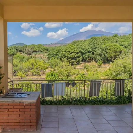 Le Vigne - Overlooking Etna *